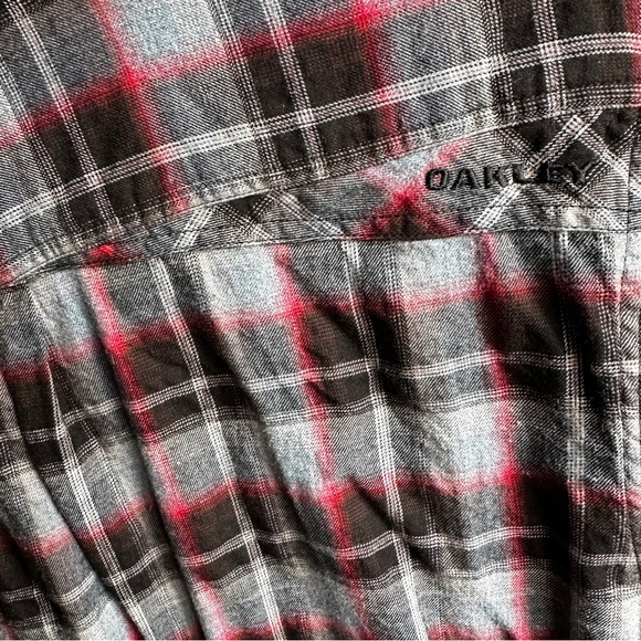 Oakley Button up - Picture 3 of 3
